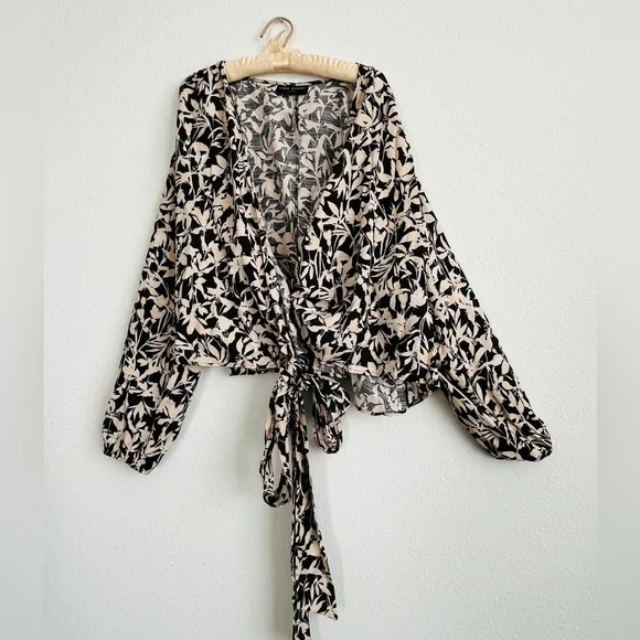 Lane Bryant Classic Crop Long-Sleeve Full Wrap Top in Maya Floral Size 28 - Picture 3 of 7